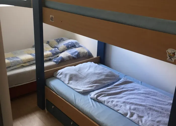 別荘 Nyaralo ボニャルツバシュ